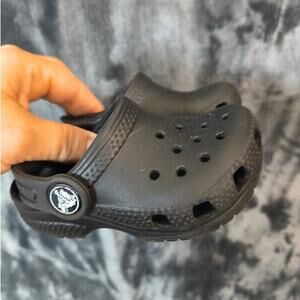 Toddler Black Classic Crocs  C4
